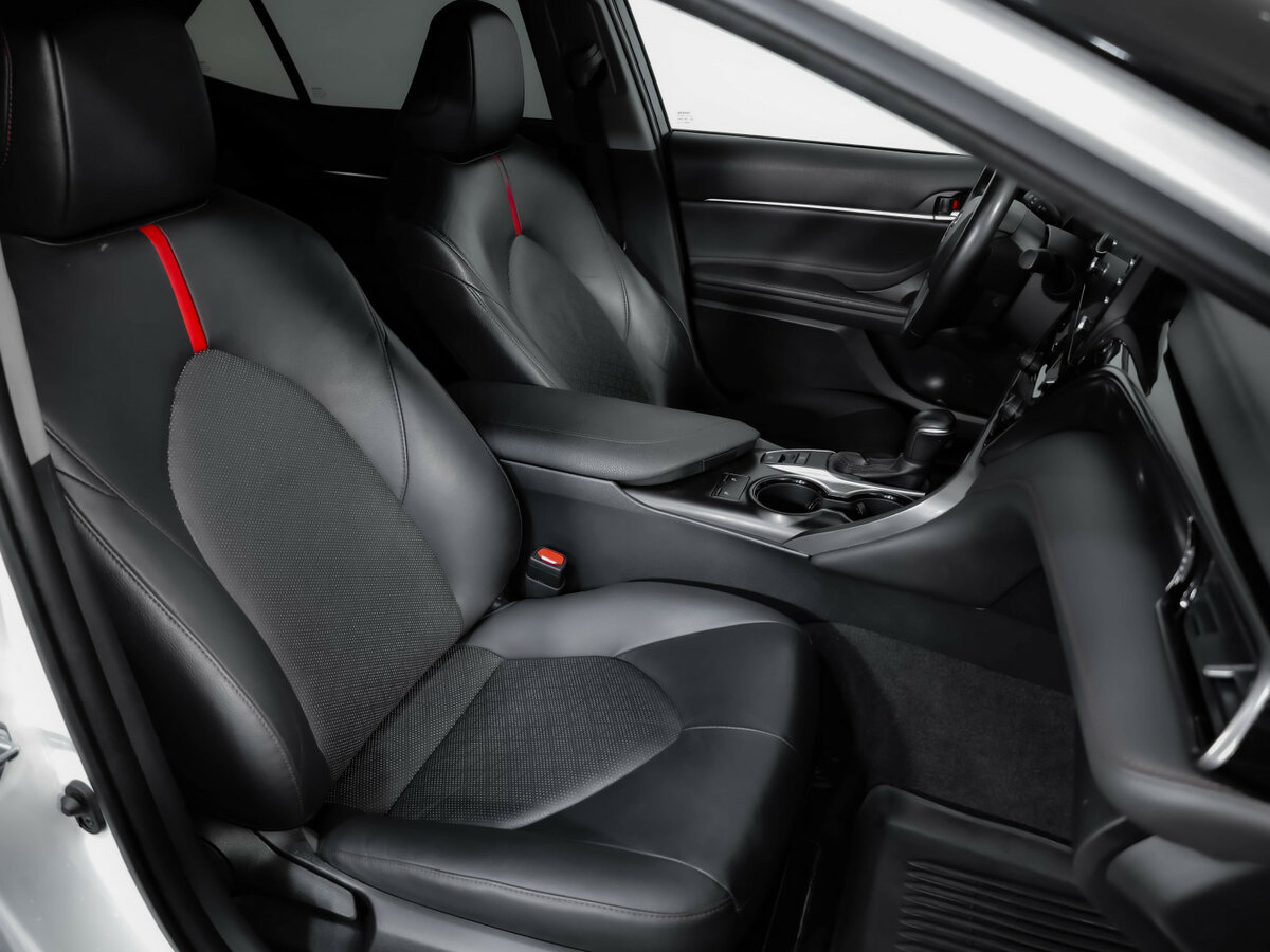 Toyota Camry 2021 года с пробегом. Фото: #21