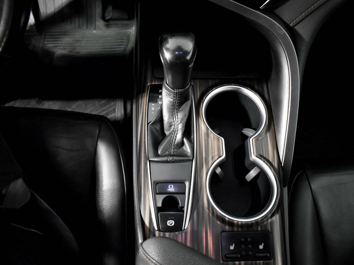 Б/У Тойота Камри 2018 года. Фото: #7