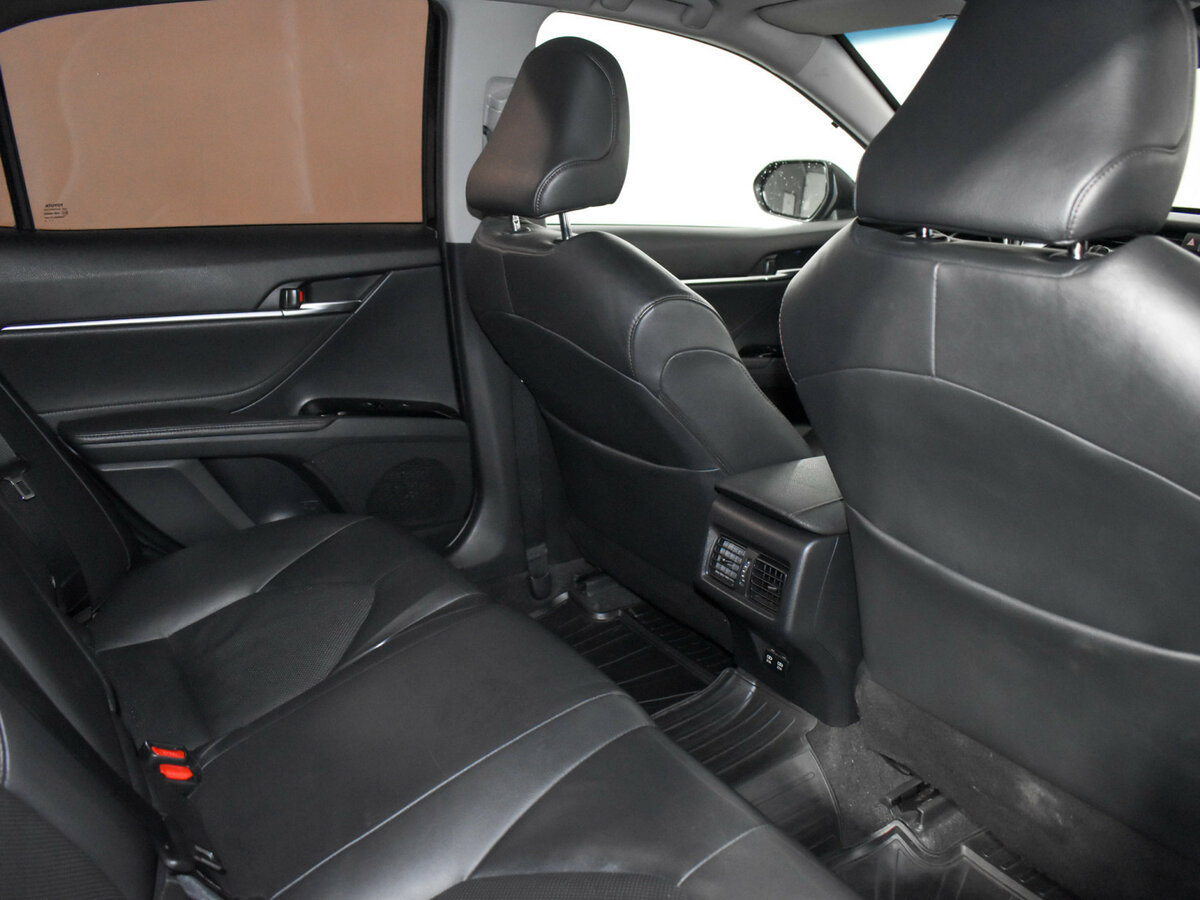 Б/У Тойота Камри 2018 года. Фото: #12