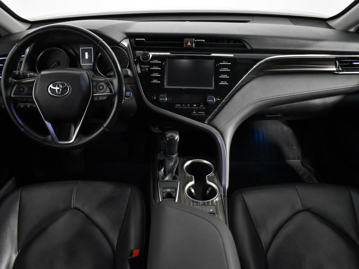 Б/У Тойота Камри 2018 года. Фото: #13