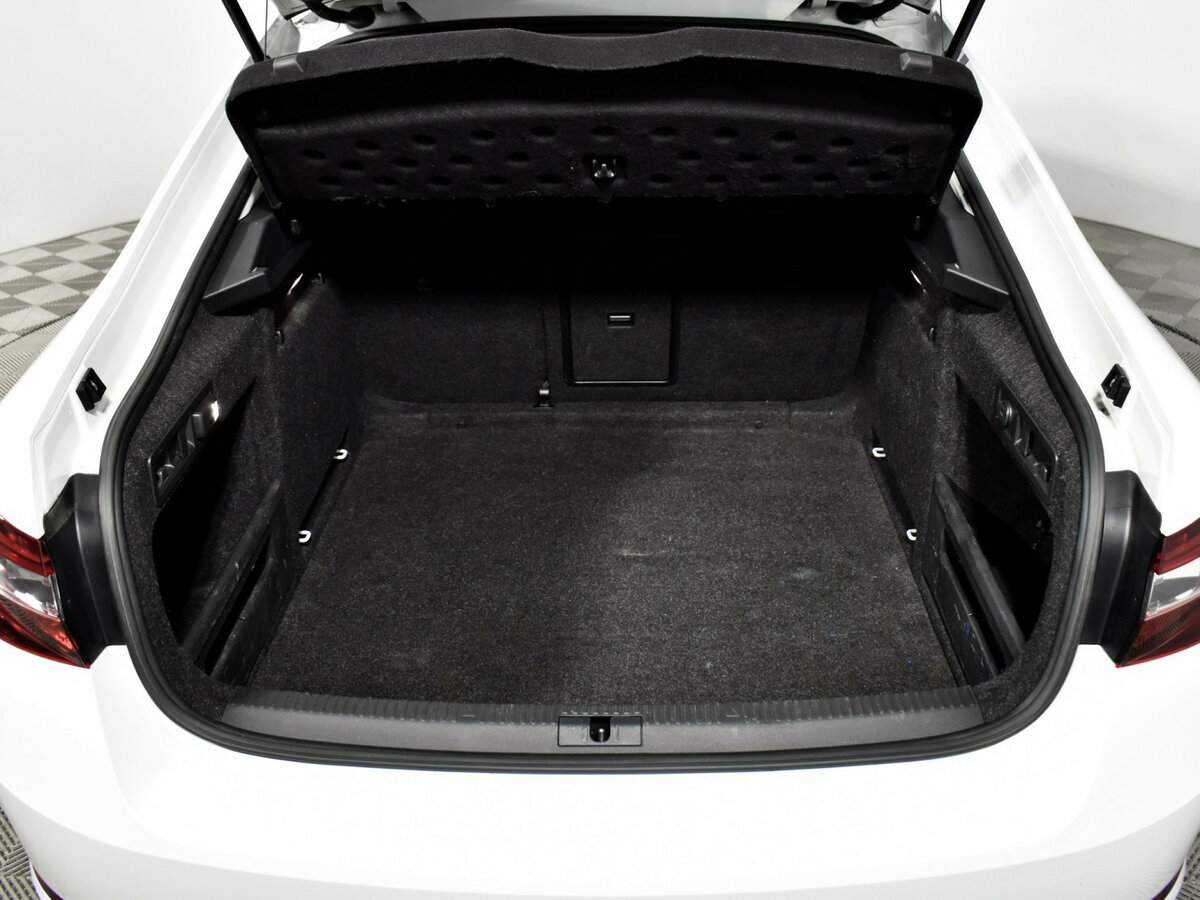 Б/У Шкода Суперб 2018 года. Фото: #17