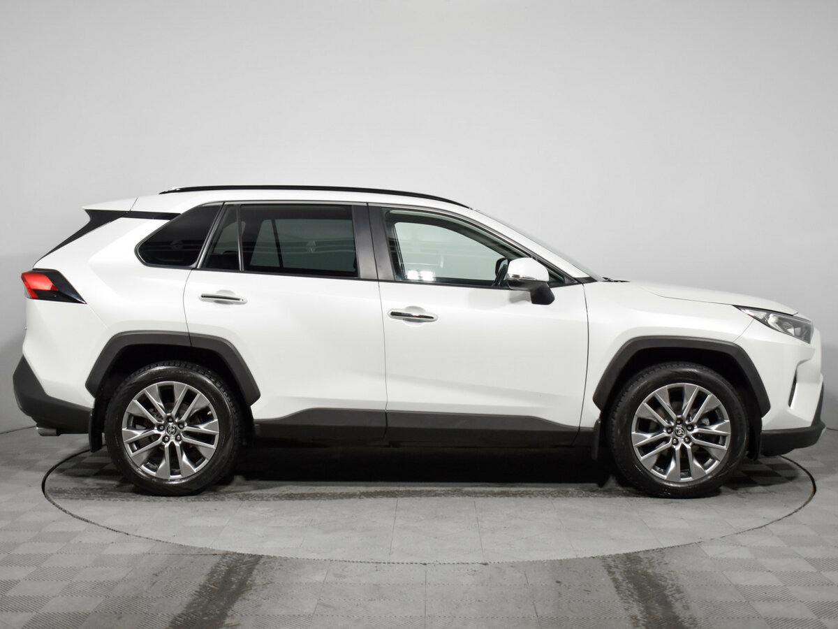 Toyota RAV4 2019 года с пробегом. Фото: #3