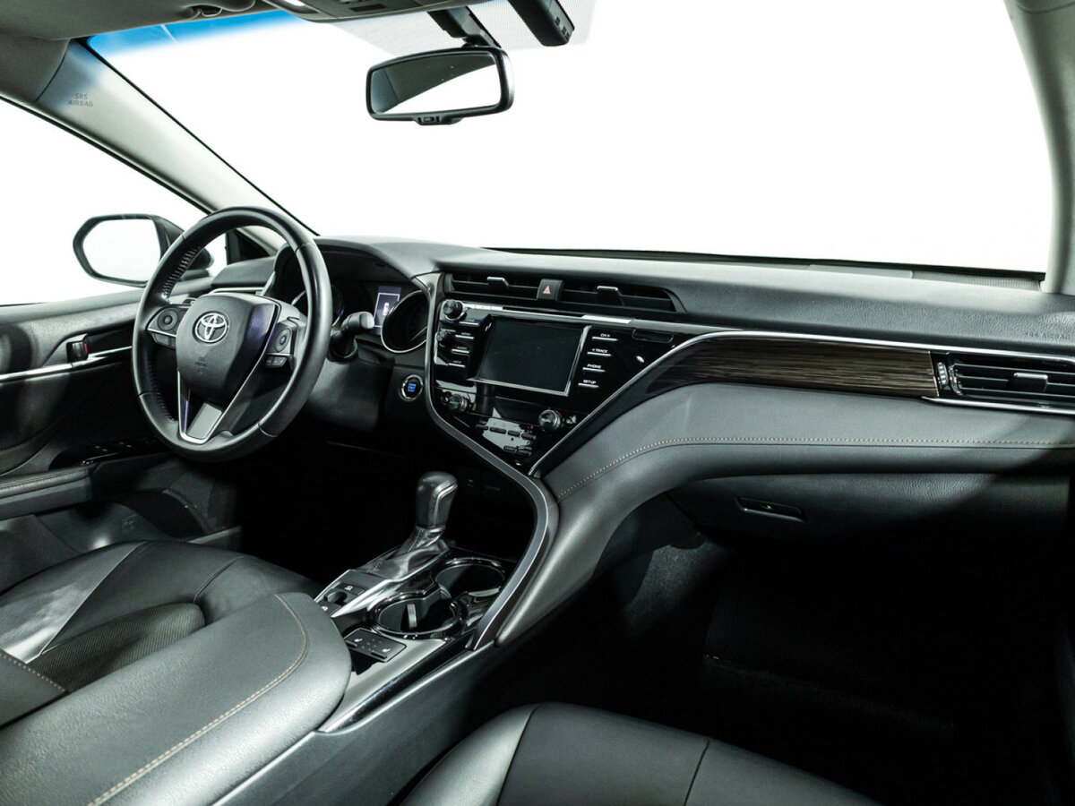 Toyota Camry 2018 года с пробегом. Фото: #8