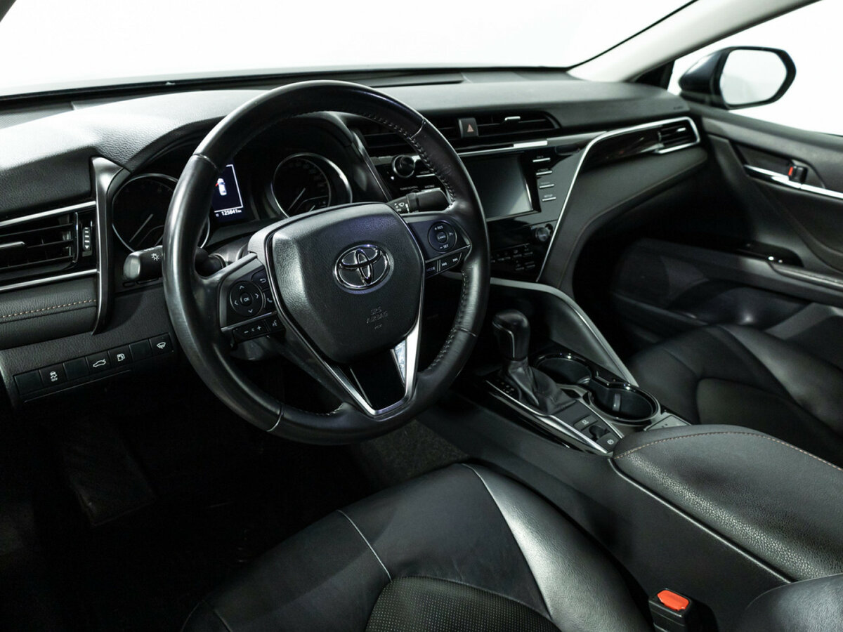 Toyota Camry 2018 года с пробегом. Фото: #10