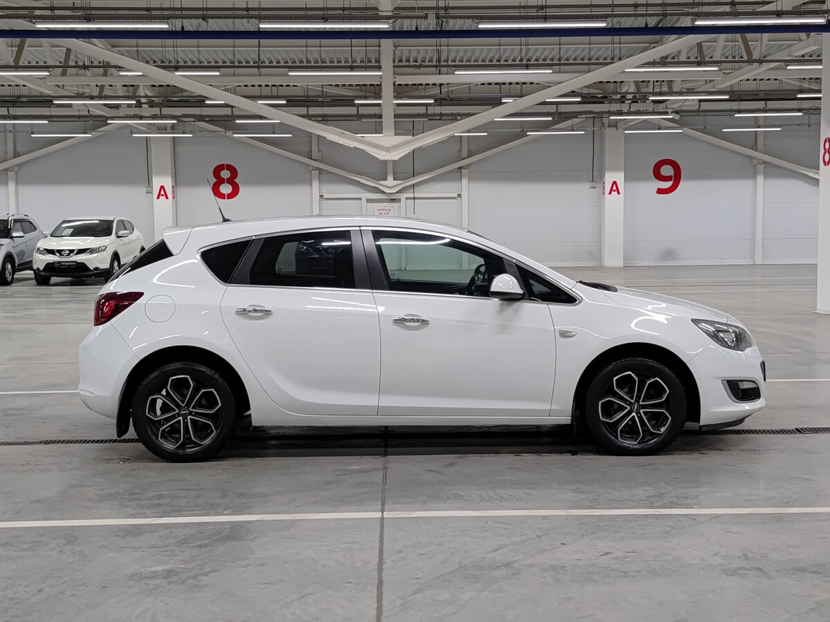 Opel Astra 2013 года с пробегом. Фото: #3