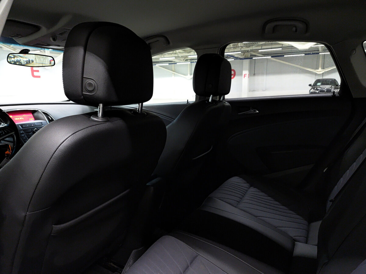 Opel Astra 2013 года с пробегом. Фото: #11