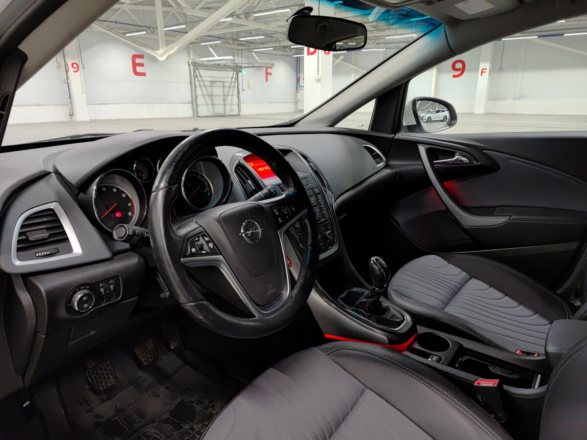 Opel Astra 2013 года с пробегом. Фото: #15