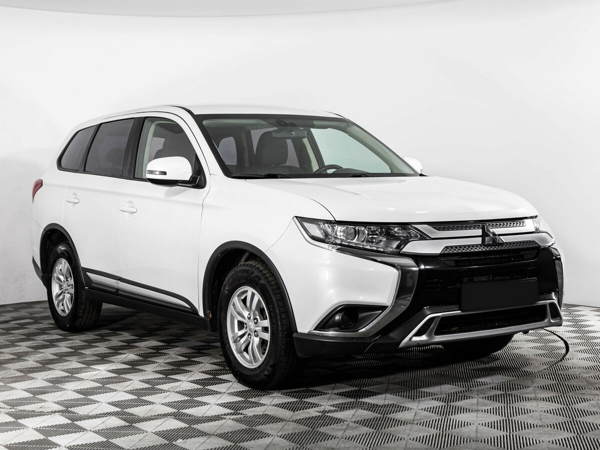 Mitsubishi Outlander 2018 года с пробегом. Фото: #2