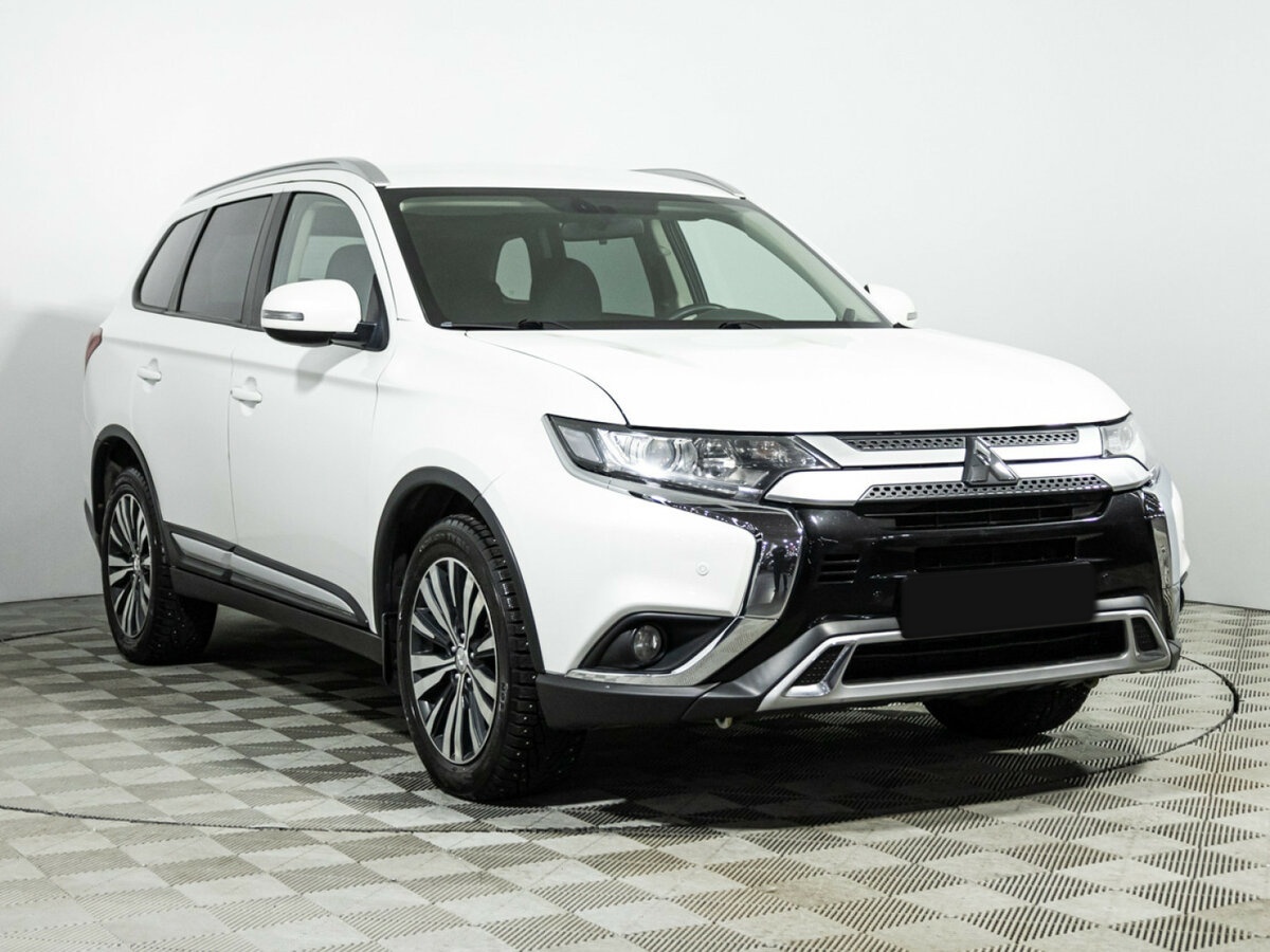 Mitsubishi Outlander 2018 года с пробегом. Фото: #2