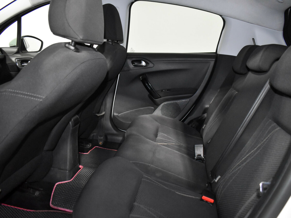 Peugeot 208 2013 года с пробегом. Фото: #10