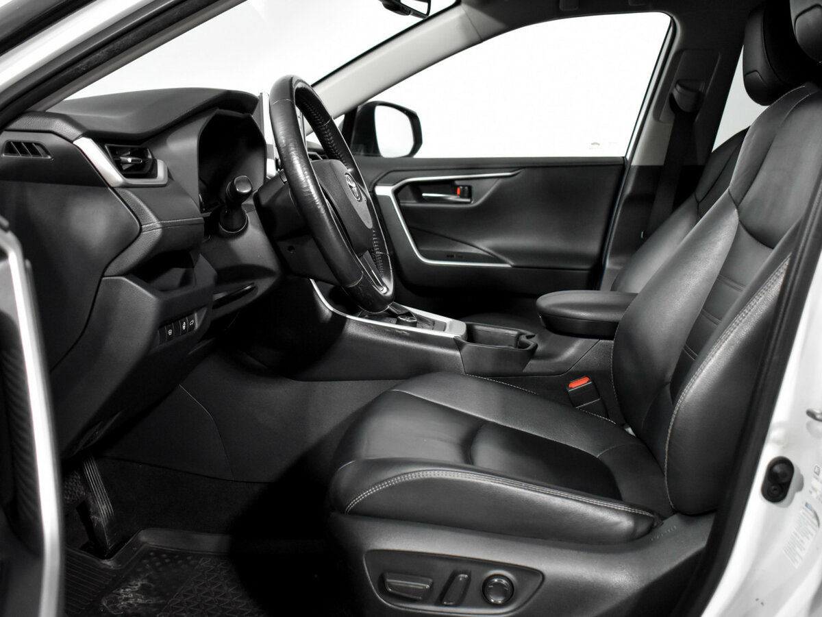 Toyota RAV4 2019 года с пробегом. Фото: #9
