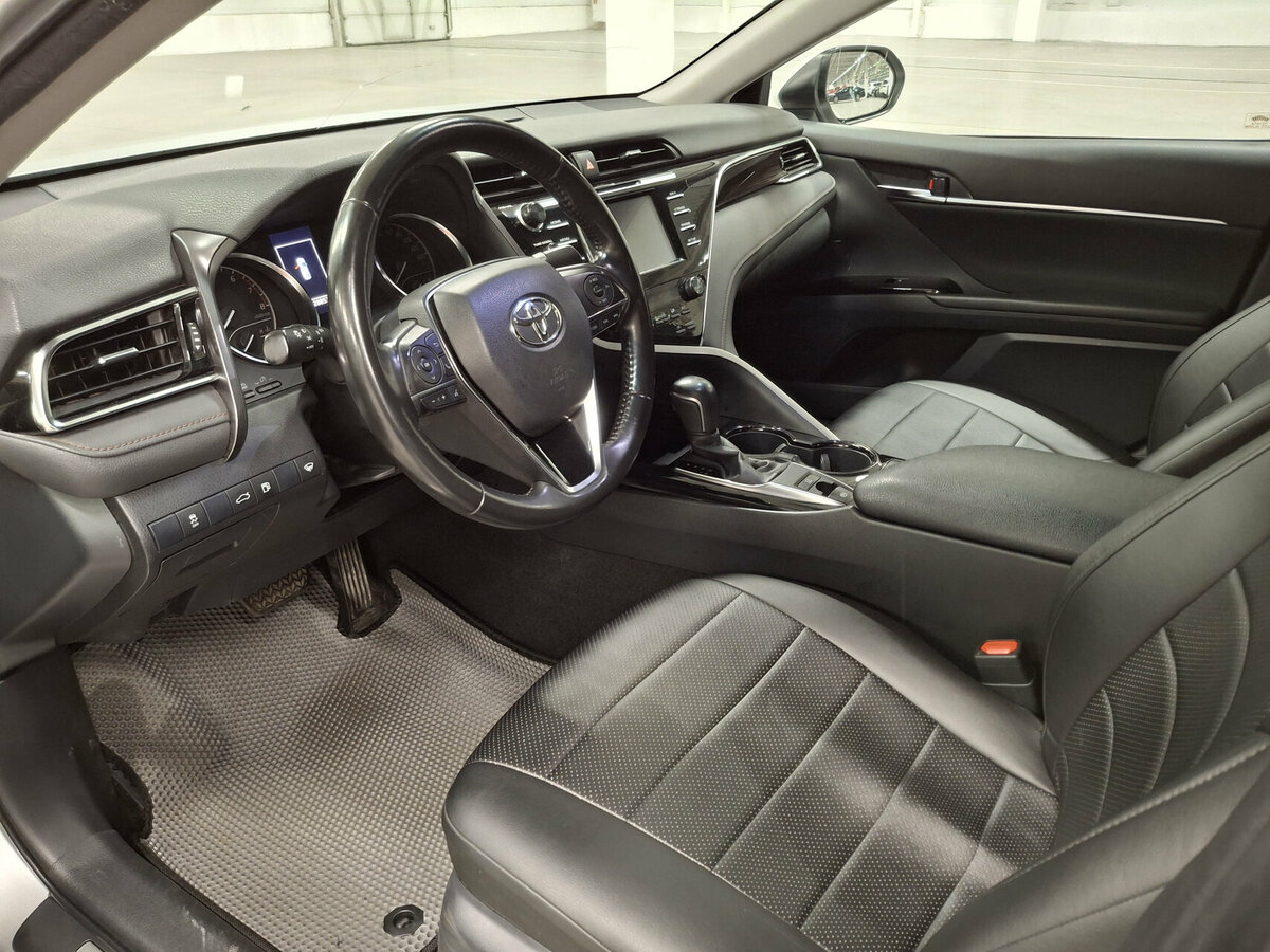 Toyota Camry 2018 года с пробегом. Фото: #14