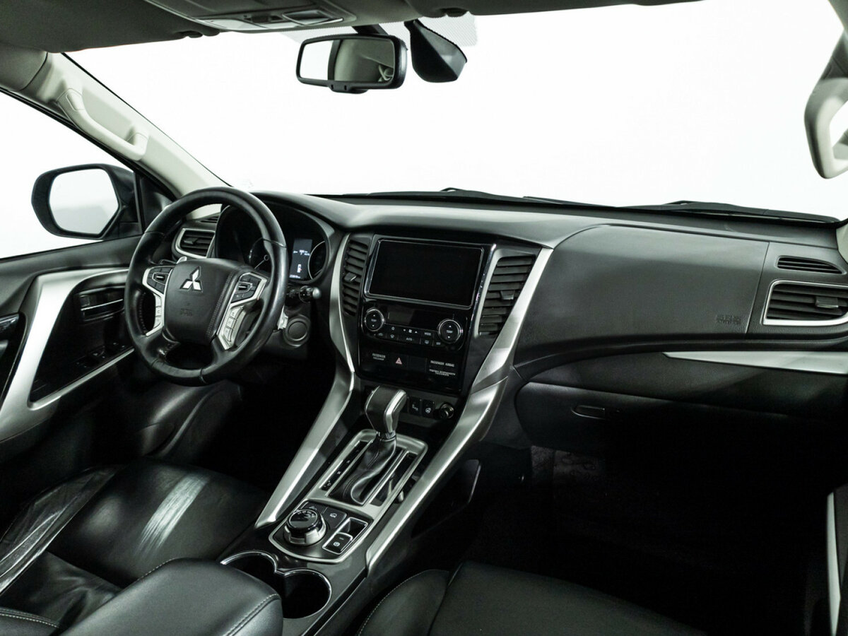 Б/У Митсубиши Паджеро Спорт 2017 года. Фото: #6